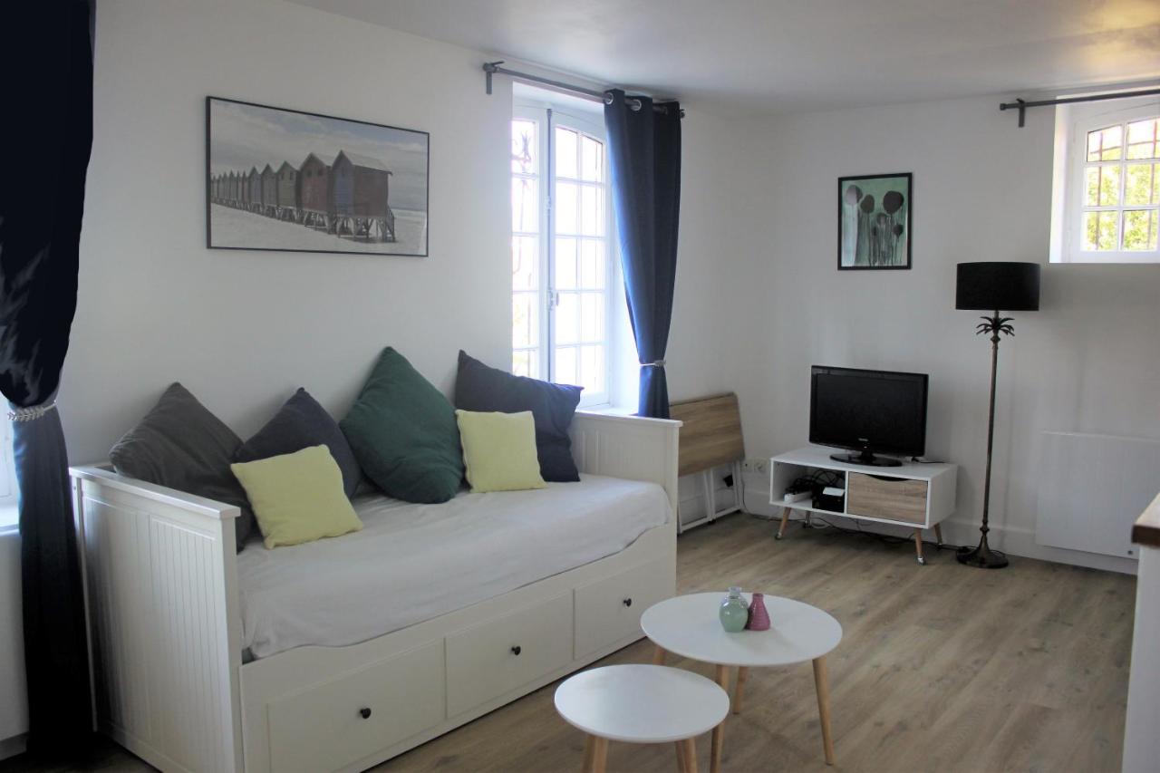 Appartement De Charme Dans Un Chateau A 5 Min D'Honfleur Gonneville-sur-Honfleur Exteriör bild
